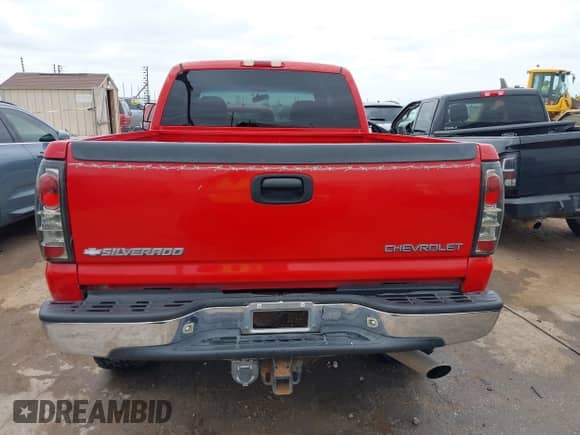2001 Chevrolet Silverado 2500HD LS with VIN 1GCHC29U81E114263, listed as a IAAI auction lot 42370410 with 129,528 mi miles and . Bid and sale history available at DreamBid. Image 16.