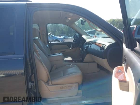 2008 Chevrolet Suburban LTZ with VIN 1GNFK16378R154988, listed as a IAAI auction lot 42856081 with 234,644 mi miles and . Bid and sale history available at DreamBid. Image 5.