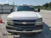 2006 Chevrolet Silverado 3500 LT1 z VIN 1GBJK39D66E197911, wystawiony jako Copart lot #67279415 z przebiegiem 168 791 mil mil oraz Szkoda całkowita • Salvage title. Historia ofert i sprzedaży dostępna na DreamBid. Obrazek 5.