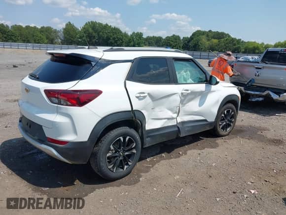 2022 Chevrolet TrailBlazer LT z VIN KL79MPSL4NB025035, wystawiony jako IAAI lot #42949521 z przebiegiem 82 284 mil mil oraz . Historia ofert i sprzedaży dostępna na DreamBid. Obrazek 4.