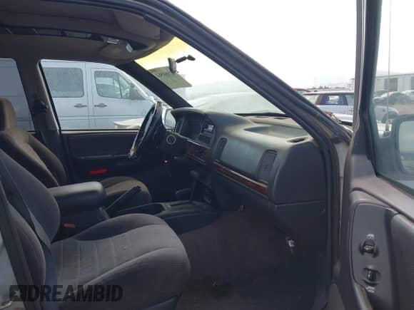 1996 Jeep Grand Cherokee Laredo z VIN 1J4GZ58S9TC245352, wystawiony jako IAAI lot #42860561 z przebiegiem Nie podano mil oraz . Historia ofert i sprzedaży dostępna na DreamBid. Obrazek 5.