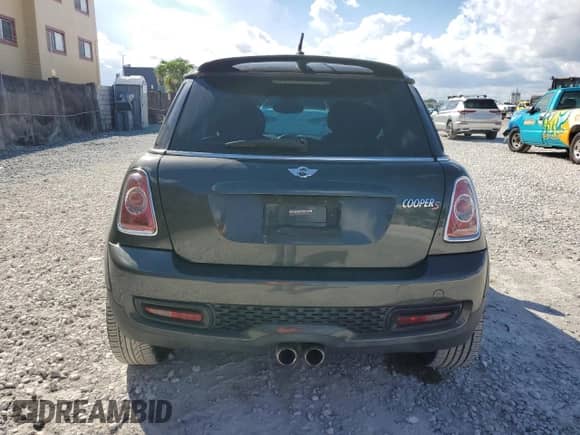 2011 MINI Hardtop S with VIN WMWSV3C58BTY11594, listed as a Copart auction lot 82583025 with 98,138 mi miles and Salvage title. Bid and sale history available at DreamBid. Image 6.