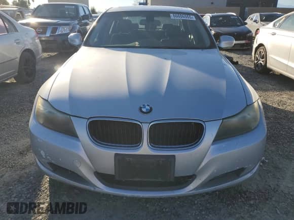 2011 BMW 3 Series 328i z VIN WBAPH5G59BNM80063, wystawiony jako Copart lot #86606555 z przebiegiem 104 615 mil mil oraz Czysty tytuł • Clean title. Historia ofert i sprzedaży dostępna na DreamBid. Obrazek 5.