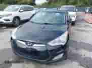 2012 Hyundai Veloster w/Gray Int z VIN KMHTC6AD6CU049429, wystawiony jako IAAI lot #43410430 z przebiegiem 153 050 mil mil oraz . Historia ofert i sprzedaży dostępna na DreamBid. Obrazek 6.