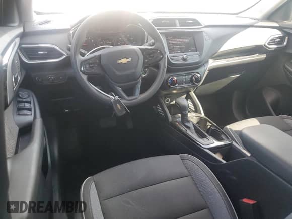 2022 Chevrolet TrailBlazer LT z VIN KL79MPSL8NB049239, wystawiony jako Copart lot #70715025 z przebiegiem 55 357 mil mil oraz Szkoda całkowita • Salvage title. Historia ofert i sprzedaży dostępna na DreamBid. Obrazek 8.