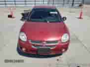 2005 Dodge Neon SXT z VIN 1B3ES56C55D200100, wystawiony jako Copart lot #63148444 z przebiegiem 139 051 mil mil oraz Czysty tytuł • Clean title. Historia ofert i sprzedaży dostępna na DreamBid. Obrazek 5.