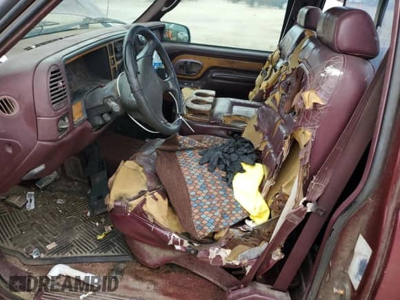 1997 Chevrolet Silverado 1500 with VIN 1GBEC14R7VZ191984, listed as a Copart auction lot 70491194 with 271,724 mi miles and Salvage title. Bid and sale history available at DreamBid. Image 7.
