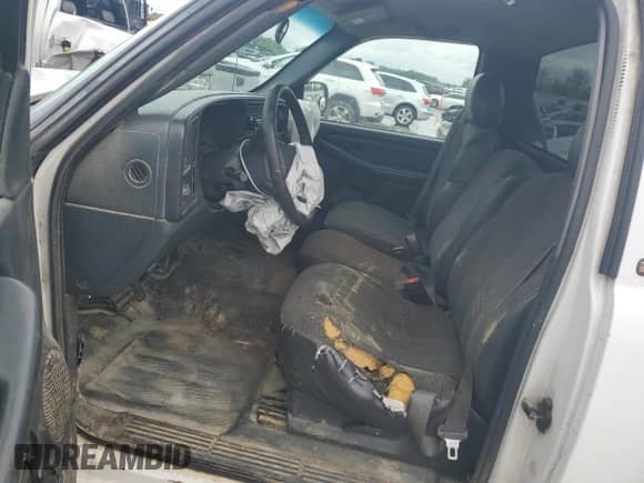 2000 Chevrolet Silverado 1500 with VIN 1GCEC14T4YE302896, listed as a Copart auction lot 55163645 with 249,672 mi miles and Salvage title. Bid and sale history available at DreamBid. Image 7.