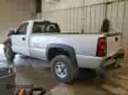 2006 Chevrolet Silverado 2500HD LS с VIN 1GCHC24U26E189877, выставлен на аукционе Copart как лот 67852755 с пробегом Не указан миль и На запчасти • Non repairable. История ставок и продаж доступна на DreamBid. Изображение 2.