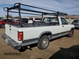 1996 Dodge Dakota z VIN 1B7HL26X3TS574692, wystawiony jako Copart lot #79342224 z przebiegiem 155 023 mil mil oraz Czysty tytuł • Clean title. Historia ofert i sprzedaży dostępna na DreamBid. Obrazek 3.