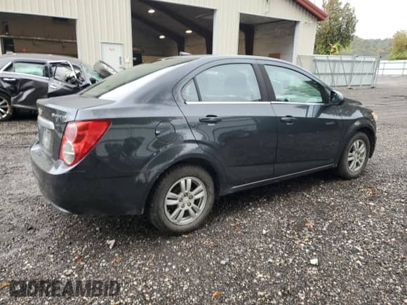 2014 Chevrolet Sonic LT с VIN 1G1JD5SH5E4187432, выставлен на аукционе Copart как лот 81255985 с пробегом 89 879 миль миль и Списание • Salvage title. История ставок и продаж доступна на DreamBid. Изображение 3.