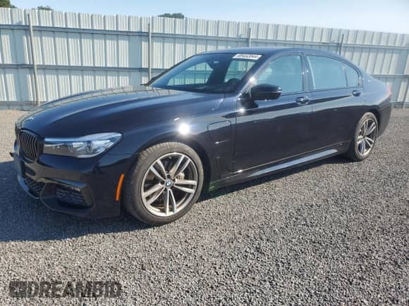 2018 BMW 7 Series 740e xDrive z VIN WBA7J2C52JG938439, wystawiony jako Copart lot #69452044 z przebiegiem 38 451 mil mil oraz Szkoda całkowita • Salvage title. Historia ofert i sprzedaży dostępna na DreamBid. Obrazek 1.