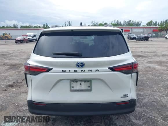 2022 Toyota Sienna XLE with VIN 5TDYRKEC6NS082070, listed as a IAAI auction lot 43256129 with 71,509 mi miles and . Bid and sale history available at DreamBid. Image 16.