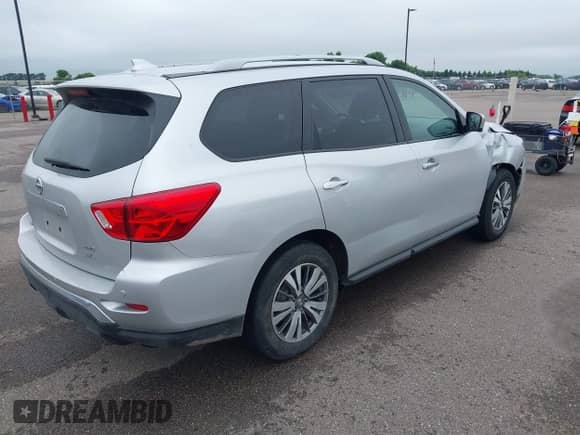 2020 Nissan Pathfinder SL with VIN 5N1DR2CM6LC617046, listed as a IAAI auction lot 42580180 with 134,310 mi miles and . Bid and sale history available at DreamBid. Image 4.