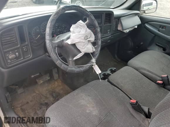 2002 Chevrolet Silverado 1500 z VIN 1GCEC14WX2Z172312, wystawiony jako Copart lot #58172345 z przebiegiem 255 049 mil mil oraz Szkoda całkowita • Salvage title. Historia ofert i sprzedaży dostępna na DreamBid. Obrazek 8.