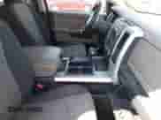 2011 Ram 1500 SLT z VIN 1D7RV1GT6BS705168, wystawiony jako IAAI lot #42221247 z przebiegiem 244 865 mil mil oraz . Historia ofert i sprzedaży dostępna na DreamBid. Obrazek 5.