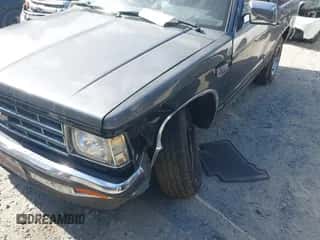 1987 Chevrolet Blazer z VIN 1GNCS18R2H8188749, wystawiony jako IAAI lot #42705290 z przebiegiem 110 735 mil mil oraz . Historia ofert i sprzedaży dostępna na DreamBid. Obrazek 6.