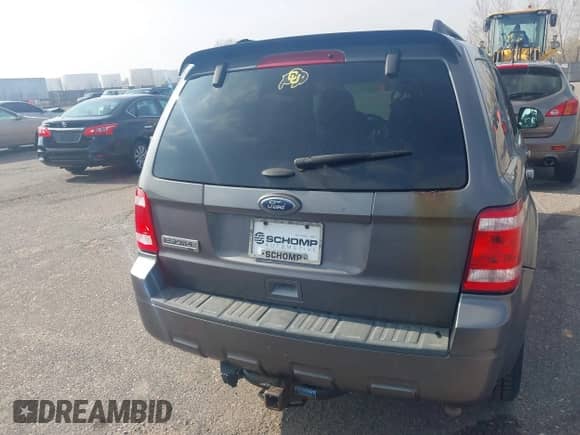 2011 Ford Escape XLT с VIN 1FMCU9D78BKC39019, выставлен на аукционе IAAI как лот 41903813 с пробегом 226 401 миль миль и . История ставок и продаж доступна на DreamBid. Изображение 16.