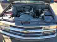 1998 Chevrolet Suburban z VIN 1GNFK16R6WJ306534, wystawiony jako Copart lot #75030844 z przebiegiem 230 869 mil mil oraz Czysty tytuł • Clean title. Historia ofert i sprzedaży dostępna na DreamBid. Obrazek 12.