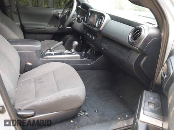 2019 Toyota Tacoma SR5 z VIN 3TMAZ5CN1KM113843, wystawiony jako IAAI lot #42716836 z przebiegiem 43 164 mil mil oraz . Historia ofert i sprzedaży dostępna na DreamBid. Obrazek 5.