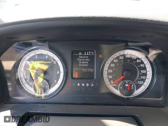 2019 Ram 1500 Tradesman z VIN 1C6RR6FG9KS740231, wystawiony jako IAAI lot #42739291 z przebiegiem 74 117 mil mil oraz . Historia ofert i sprzedaży dostępna na DreamBid. Obrazek 7.