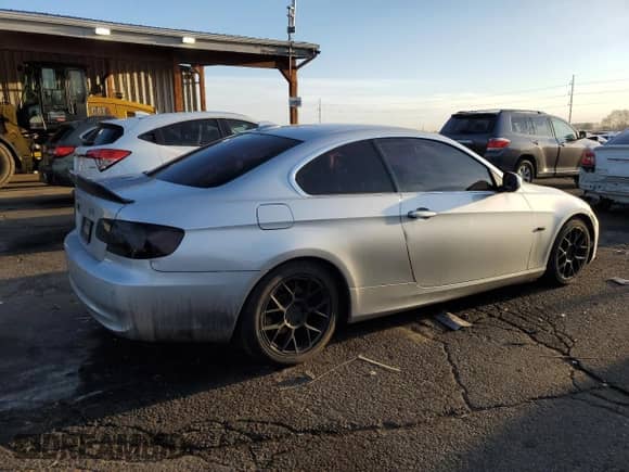 2013 BMW 3 Series 328i с VIN WBAKE5C54DE432384, выставлен на аукционе Copart как лот 48551945 с пробегом 117 509 миль миль и Списание • Salvage title. История ставок и продаж доступна на DreamBid. Изображение 3.