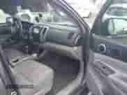 2015 Toyota Tacoma PreRunner z VIN 5TFTX4GN1FX042761, wystawiony jako IAAI lot #42779383 z przebiegiem 232 544 mil mil oraz . Historia ofert i sprzedaży dostępna na DreamBid. Obrazek 5.