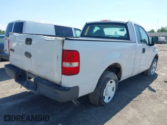 2006 Ford F-150 XL z VIN 1FTRF12W06NA78643, wystawiony jako IAAI lot #42656572 z przebiegiem 148 158 mil mil oraz . Historia ofert i sprzedaży dostępna na DreamBid. Obrazek 4.