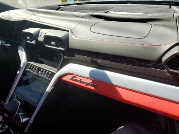 2019 Lamborghini Urus с VIN ZPBUA1ZL6KLA02282, выставлен на аукционе Copart как лот 88714865 с пробегом 17 842 миль миль и Списание • Salvage title. История ставок и продаж доступна на DreamBid. Изображение 15.