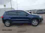 2013 Volkswagen Tiguan SE z VIN WVGAV3AX9DW613283, wystawiony jako IAAI lot #41954359 z przebiegiem 147 525 mil mil oraz . Historia ofert i sprzedaży dostępna na DreamBid. Obrazek 13.