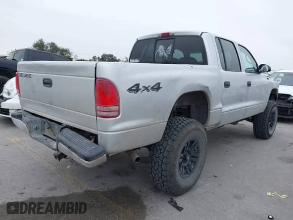 2004 Dodge Dakota Sport z VIN 1D7HG38NX4S608298, wystawiony jako IAAI lot #41621473 z przebiegiem 192 876 mil mil oraz . Historia ofert i sprzedaży dostępna na DreamBid. Obrazek 4.