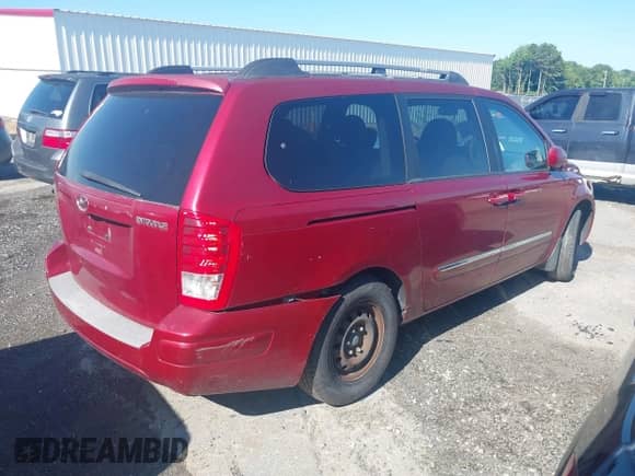 2008 Hyundai Entourage GLS z VIN KNDMC233586047592, wystawiony jako IAAI lot #42541386 z przebiegiem 305 770 mil mil oraz . Historia ofert i sprzedaży dostępna na DreamBid. Obrazek 4.