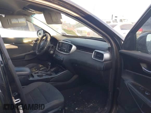 2016 Kia Sorento LX z VIN 5XYPG4A33GG165264, wystawiony jako IAAI lot #43001071 z przebiegiem 132 298 mil mil oraz . Historia ofert i sprzedaży dostępna na DreamBid. Obrazek 5.