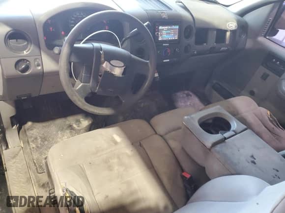 2005 Ford F-150 STX с VIN 1FTRX12W35FA19236, выставлен на аукционе Copart как лот 86276305 с пробегом 338 981 миль миль и Списание • Salvage title. История ставок и продаж доступна на DreamBid. Изображение 8.