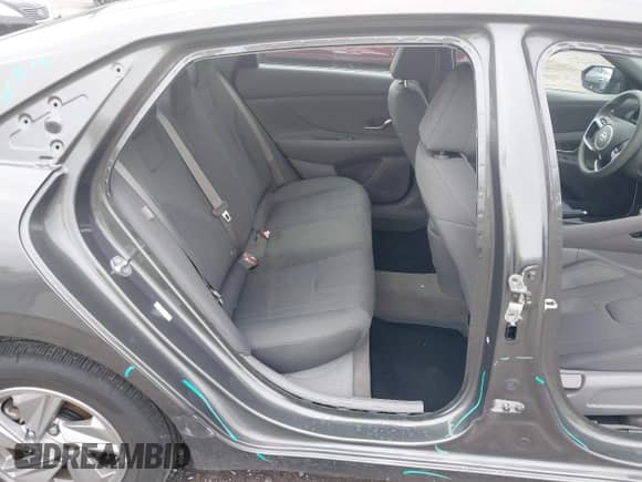 2024 Hyundai Elantra SE z VIN KMHLL4DGXRU817934, wystawiony jako IAAI lot #42659416 z przebiegiem 13 497 mil mil oraz . Historia ofert i sprzedaży dostępna na DreamBid. Obrazek 8.