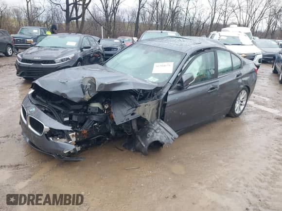 2016 BMW 3 Series 320i xDrive с VIN WBA8A3C55GK690199, выставлен на аукционе IAAI как лот 41204671 с пробегом 169 163 миль миль и . История ставок и продаж доступна на DreamBid. Изображение 2.