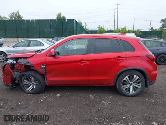 2021 Mitsubishi Outlander ES z VIN JA4APUAU6MU033599, wystawiony jako IAAI lot #42367650 z przebiegiem 20 565 mil mil oraz . Historia ofert i sprzedaży dostępna na DreamBid. Obrazek 14.