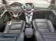 2014 Chevrolet Cruze LTZ z VIN 1G1PG5SB1E7208207, wystawiony jako Copart lot #62102345 z przebiegiem 109 469 mil mil oraz Szkoda całkowita • Salvage title. Historia ofert i sprzedaży dostępna na DreamBid. Obrazek 8.