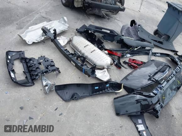 2025 Land Rover Range Rover Sport Dynamic SE with VIN SAL1L9FU4SA438441, listed as a IAAI auction lot 42253464 with 777 mi miles and . Bid and sale history available at DreamBid. Image 12.