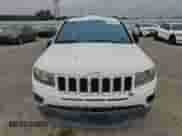 2014 Jeep Compass Sport z VIN 1C4NJCBA2ED548222, wystawiony jako Copart lot #84583235 z przebiegiem Nie podano mil oraz Czysty tytuł • Clean title. Historia ofert i sprzedaży dostępna na DreamBid. Obrazek 5.