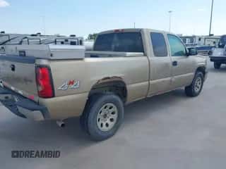 2006 Chevrolet Silverado 1500 Work Truck z VIN 1GCEK19V16E126450, wystawiony jako IAAI lot #43128725 z przebiegiem 142 969 mil mil oraz . Historia ofert i sprzedaży dostępna na DreamBid. Obrazek 4.