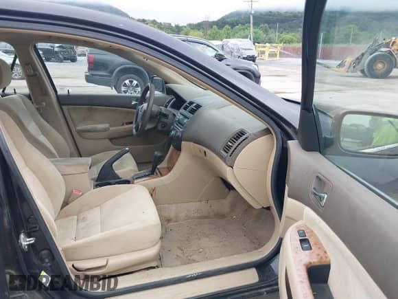 2004 Honda Accord EX with VIN 1HGCM56684A042833, listed as a IAAI auction lot 43037140 with 155,531 mi miles and . Bid and sale history available at DreamBid. Image 5.