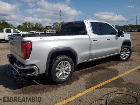 2020 GMC Sierra 1500 SLE с VIN 1GTR9BED3LZ208183, выставлен на аукционе Copart как лот 72060134 с пробегом 63 156 миль миль и Списание • Salvage title. История ставок и продаж доступна на DreamBid. Изображение 3.