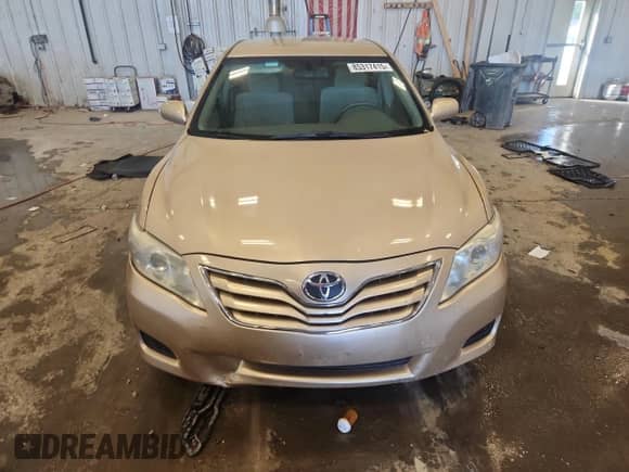 2011 Toyota Camry LE z VIN 4T1BF3EK3BU709094, wystawiony jako Copart lot #85317415 z przebiegiem 106 586 mil mil oraz Nie do naprawy • Non repairable. Historia ofert i sprzedaży dostępna na DreamBid. Obrazek 5.