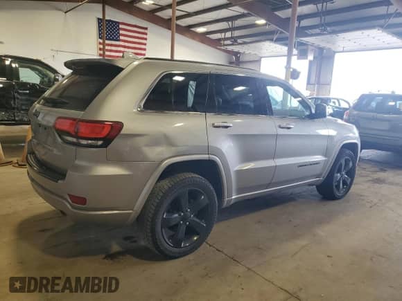 2015 Jeep Grand Cherokee Altitude z VIN 1C4RJFAG2FC157698, wystawiony jako Copart lot #70369305 z przebiegiem 142 461 mil mil oraz Szkoda całkowita • Salvage title. Historia ofert i sprzedaży dostępna na DreamBid. Obrazek 3.