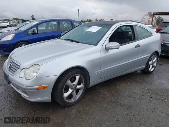 2002 Mercedes-Benz C 230/260/280/320 with VIN WDBRN47J42A257253, listed as a IAAI auction lot 43353747 with Not provided miles and . Bid and sale history available at DreamBid. Image 17.