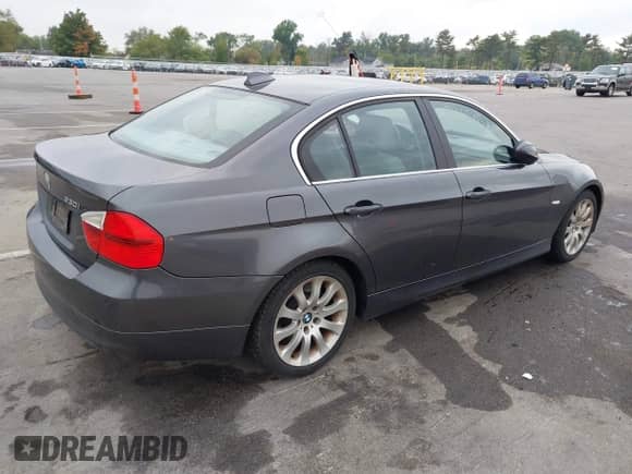 2006 BMW 3 Series 330i with VIN WBAVB33536KR76728, listed as a IAAI auction lot 43265037 with Not provided miles and . Bid and sale history available at DreamBid. Image 4.