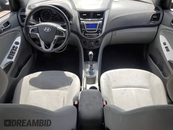 2014 Hyundai Accent SE z VIN KMHCU5AE1EU172235, wystawiony jako Copart lot #70777095 z przebiegiem 149 626 mil mil oraz Czysty tytuł • Clean title. Historia ofert i sprzedaży dostępna na DreamBid. Obrazek 8.