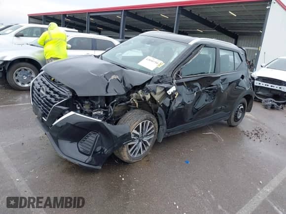 2024 Nissan Kicks SV z VIN 3N1CP5CV3RL497271, wystawiony jako IAAI lot #42850750 z przebiegiem 14 266 mil mil oraz . Historia ofert i sprzedaży dostępna na DreamBid. Obrazek 2.