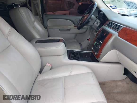 2010 Chevrolet Tahoe LT с VIN 1GNUCBE01AR214478, выставлен на аукционе IAAI как лот 42827366 с пробегом 193 673 миль миль и . История ставок и продаж доступна на DreamBid. Изображение 5.